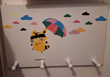 Dětský věšák na zeď, 