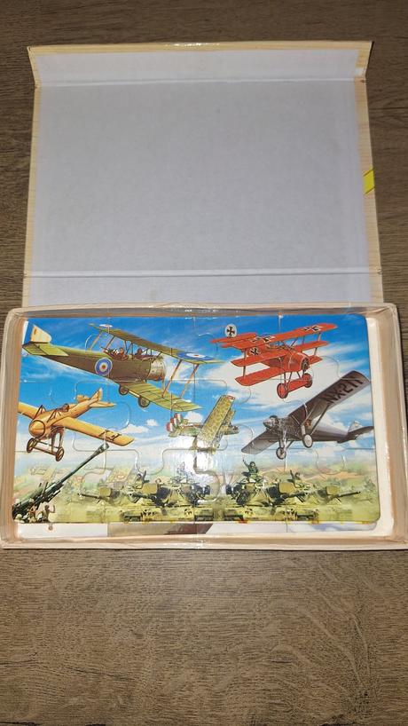 Dřevěné puzzle letadla v krabičce -4 motivy,
