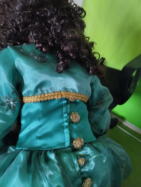 Mohutná porcelánová panenka, 