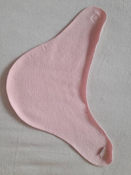 Menší růžový nákrčník nošený, 110