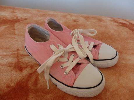 Růžové tenisky, 34