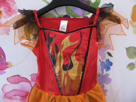Karneval- šaty na halloween, ohnivka apod.,