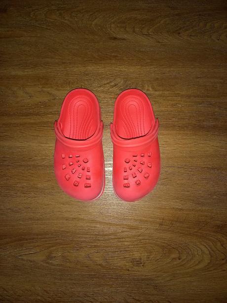 Červené nazouváky typu crocs, 32