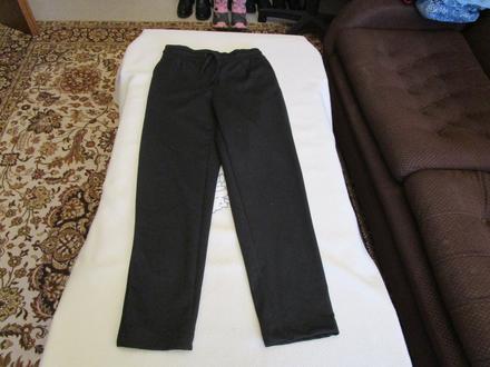 Černé tepláky, vel. 140, v pase guma + šňůrka, 140