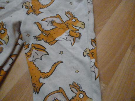 Dráčkové tepláky vel. 3-4 tu, tu,104