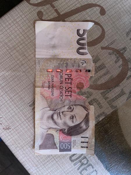 Vymění banka roztrženou bankovku za novou?