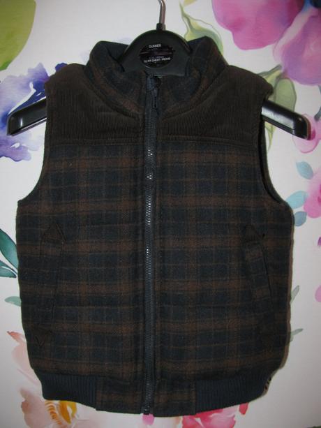 Zateplená tmavě hnědá prošívaná vesta, matalan,98