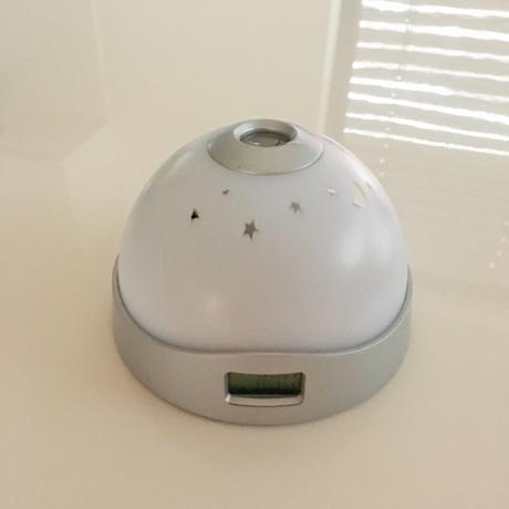 Projekční budík měnící barvy, 