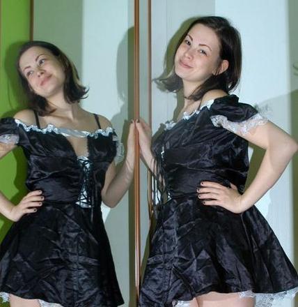 Karnevalové černé saténové šaty pokojská, služebná,