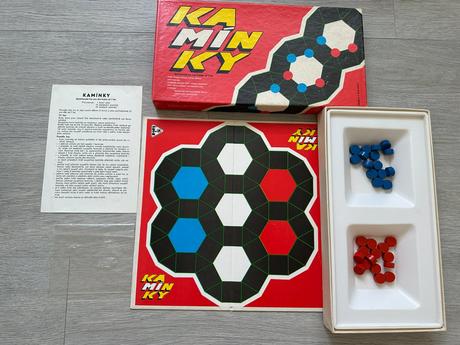 Společenská hra kamínky,