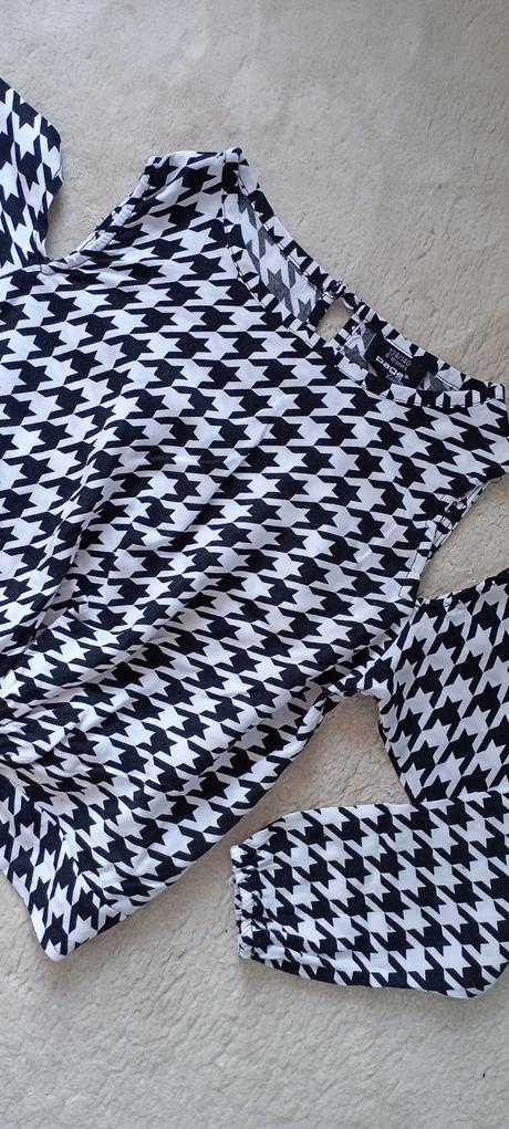 Crop top zn."page one young" vel."134-140", 134