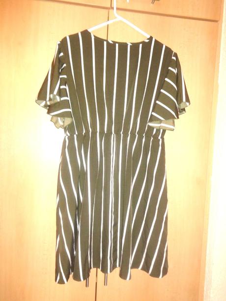 Slušivé pruhované šaty, xl