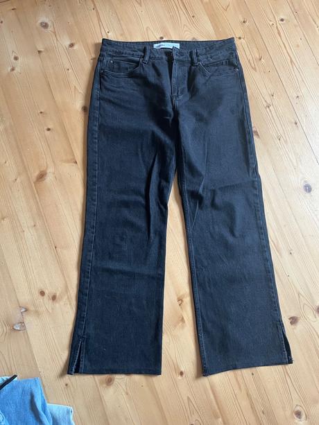 Slušivé černé džíny rifle, pull&bear,40
