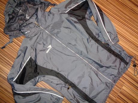 Super šedočerná šusťáková bunda, 152