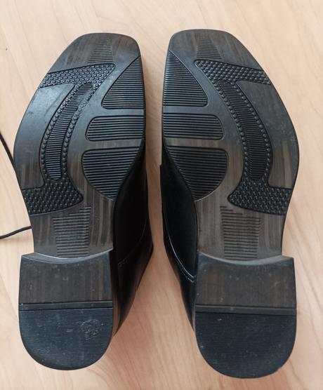 Společenské boty, 42