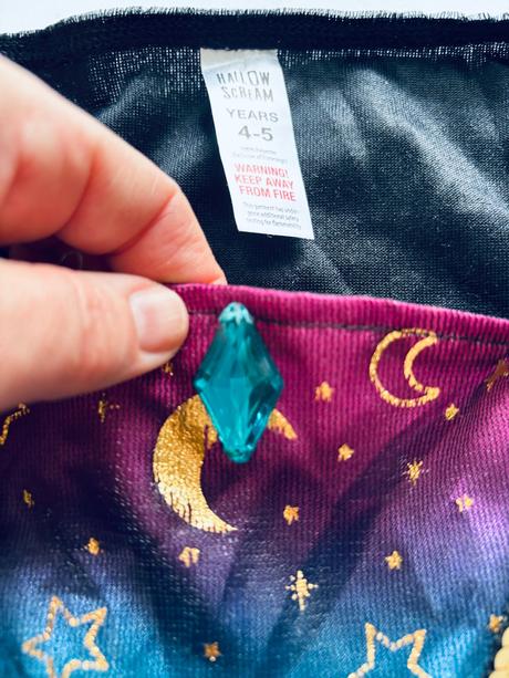 An17/ kostým čarodějka- v.4/5 let, 