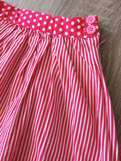 Sukně červená, 122