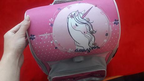 Aktovka still s jednorožcem, 