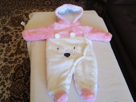 Velmi pěkná teplá sametová kombinéza s kapucí,v.68, 68