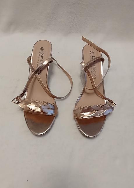 Zlaté páskové sandály na podpatku, 42