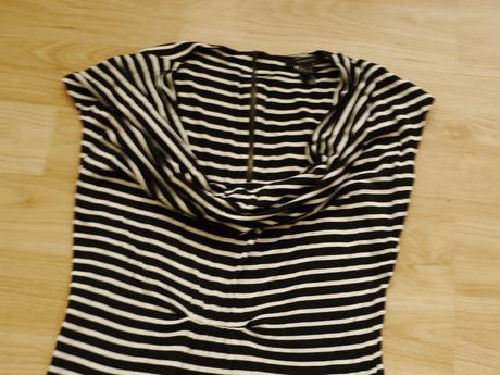 Cerno-bile prouzky saty s výstřihem vodopád vel.s, mango,s