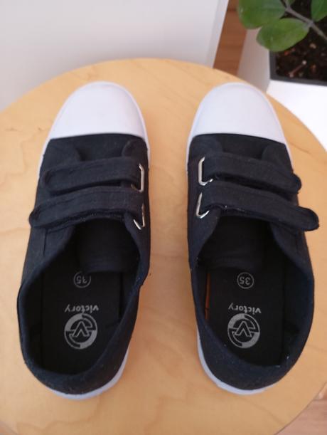 Černé tenisky s bílou podrážkou, victory,35