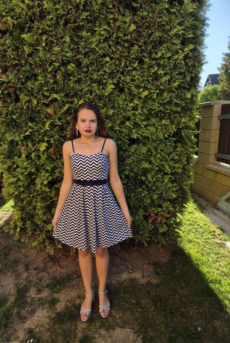 Šaty - vel.s,vzor retro styl, s