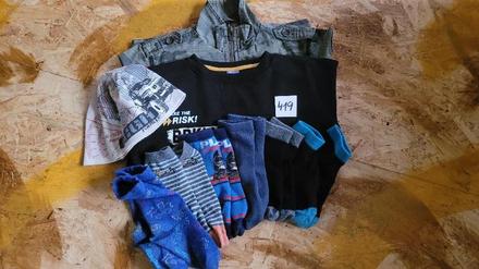 Bunda, mikina, čepice a ponožky, 104–116