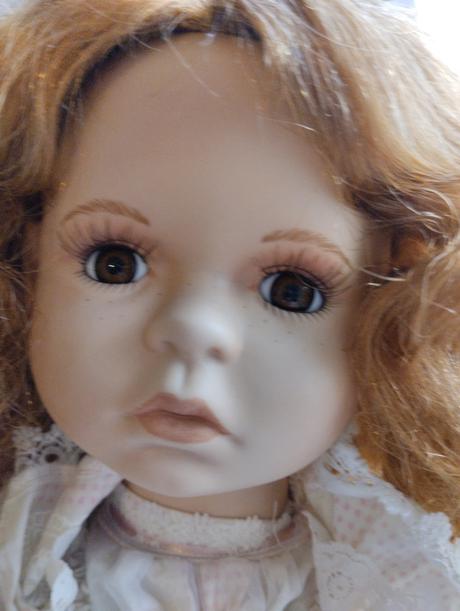 Porcelánová panenka,