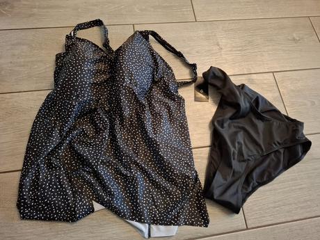 Nové těhotenské plavky, 48