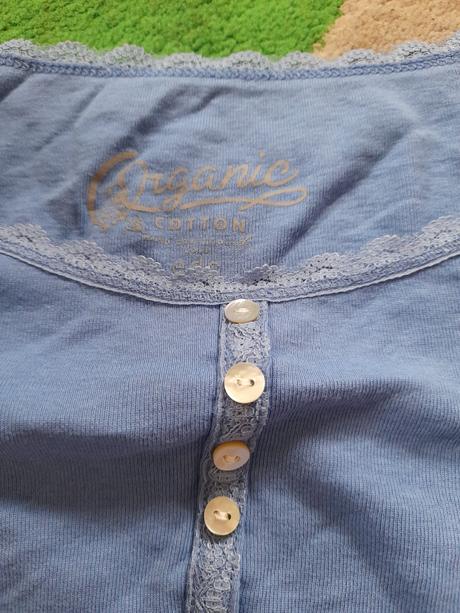 Bledě modré tričko s krajkami krásné, m