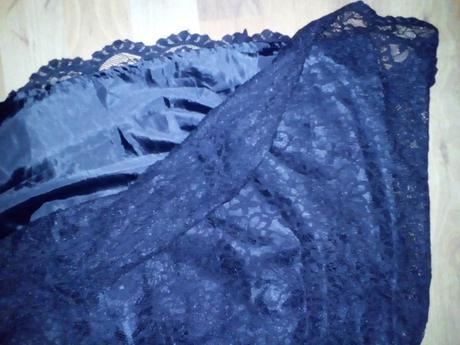 Čeré krajkové šaty, 158