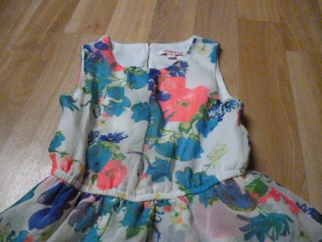 Veselé kytkaté šaty vel. 4, bluezoo,104