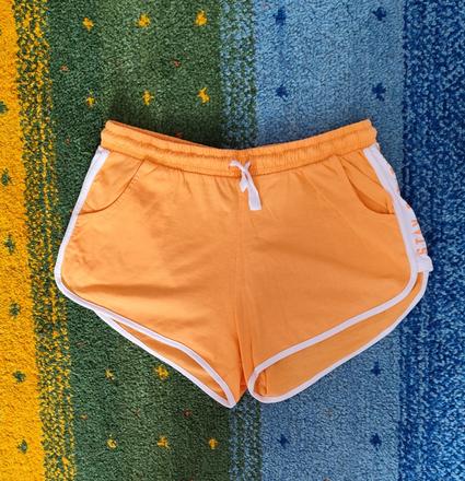 Oranžové kraťasy, 158