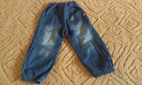 Překrásné rifličky s výšivkou vel.92 top stav, 92