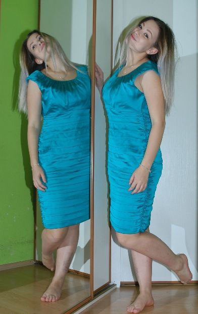 Společenské krátké lahvově zelené šaty, 42