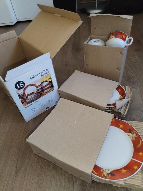 Vánoční slavnostní porcelánový servis 18 kusů nový, 