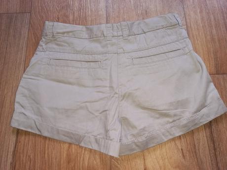 Šortky, next,152