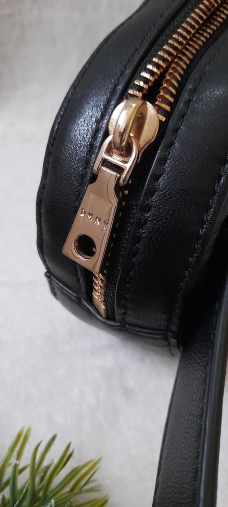 Dkny kožená ledvinka na pásku, dkny