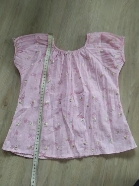 Růžová halenka, 128