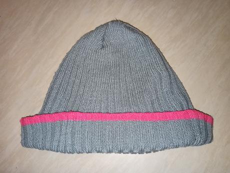 Šedá čepice cca 8 - 11 let, 140