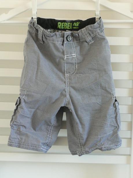 Šedé kraťasy, rebel,104