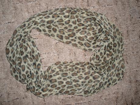 Lehounký zvířecí šál, 62