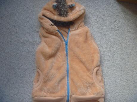 Oranžová chlupatková vesta vel. 134/140, 134