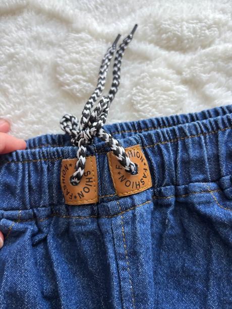 Džiny slabé s tvetty- v.cca 10/11 let, 134