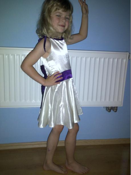 Šatečky pro družičky šampáň - kus 500 kč, 104