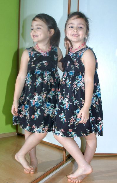 Společenské slavnostní černé šaty s kvítky, ladybird,110