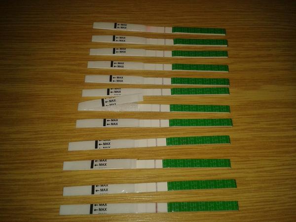 Žádný pozitivní ovu test, bolest v podbřišku, špinění