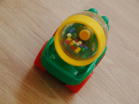 Auticko s chrasticimi kulickami-fischer price,