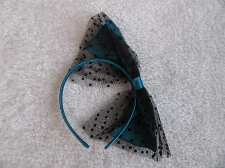 Krásná nová čelenka se saténovou mašlí,